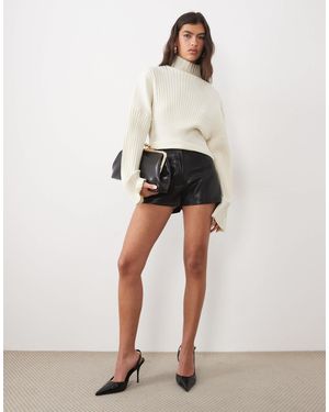 ASOS Schmal geschnittene shorts - Weiß