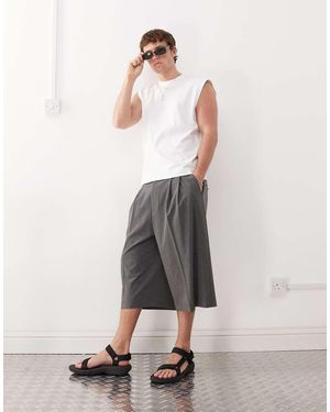 Weekday Pantaloncini Taglio Lungo Sartoriali Ampi Grigi A Righe - Grigio