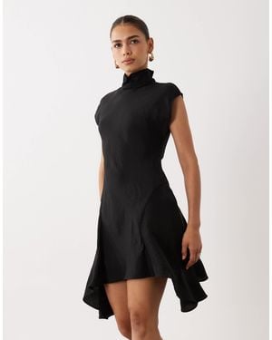 ASOS Minikleid mit hohem ausschnitt und zipfelsaum - Schwarz