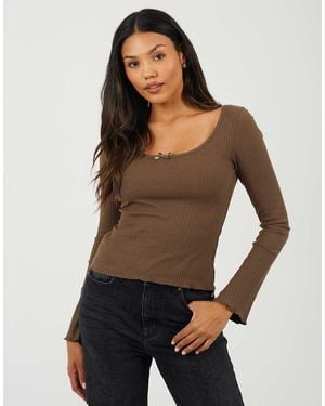Brave Soul Ribbed Scoop Neck Top With Lettuce Hem - Brown