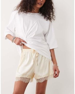 New Look Lace Trim Satin Shorts - White