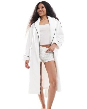 ASOS Albornoz Midi De Felpa Muy Suave Premium De Asos Design Petite - Blanco