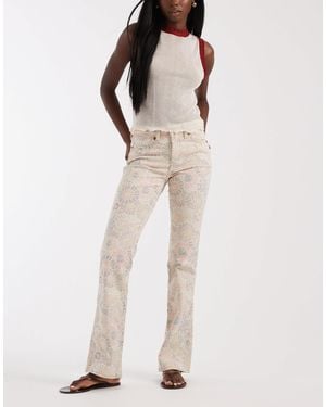 Wrangler – bootcut-jeans mit floralem muster - Natur