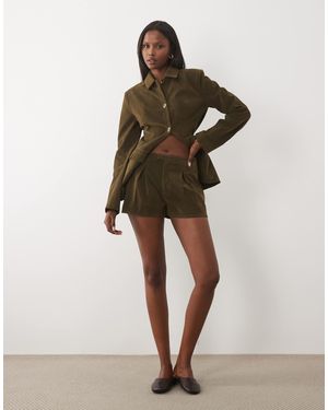 Kaiia Exklusive co-ord-microshorts aus wildlederimitat mit falten vorne - Natur