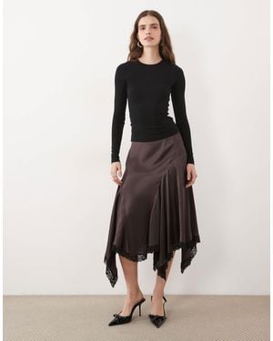 ASOS Satin-midirock mit zipfelsaum und spitzensaum - Braun