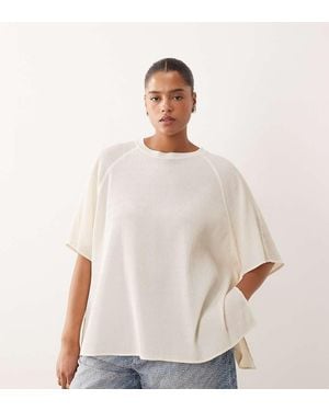 ARRANGE Curve Hybrid Textured Raglan Tee - White