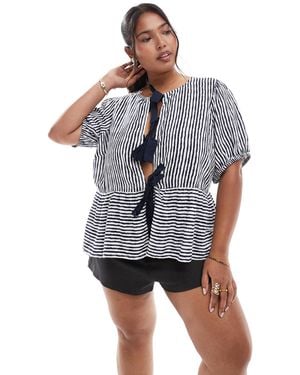 Pieces Plus Pieces curve – vorne gebundenes, kurzärmliges schößchenoberteil mit streifen - Blau