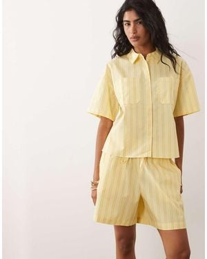 Jdy Pantaloncini A Vita Medio Alta Gialli A Righe - Giallo