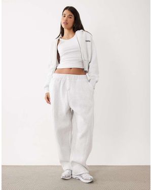 Wanderdoll Conjunto De Jogger De Pernera Barrel En Mezcla De Algodón Premium En Gris Jaspeado Claro - Blanco