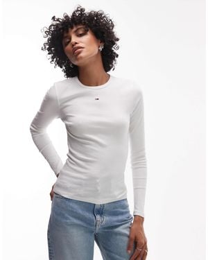 Tommy Hilfiger – essential – geripptes, langärmliges t-shirt - Weiß