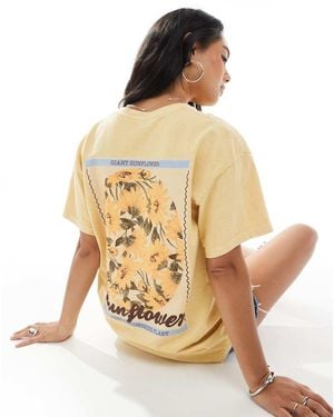 Miss Selfridge T-Shirt Oversize Color Latticello Con Stampa Grafica Di Girasole - Metallizzato