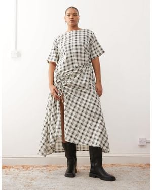 Collusion Plus Multi Channel Detail Maxi Dress - White