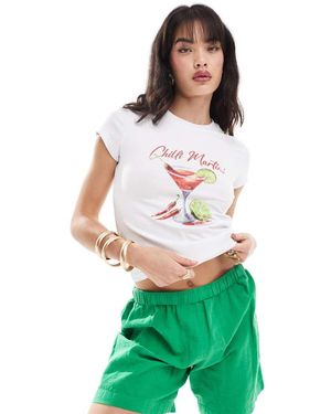 ASOS T-Shirt Mini Bianca Con Grafica Di Drink Martini E Peperoncini - Verde