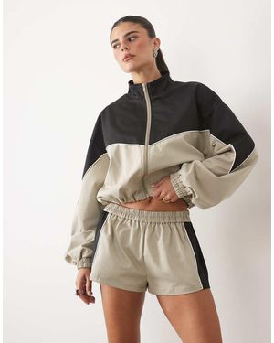 Missy Empire Nylon Shorts Co-Ord Met Contrastdetails - Bruin