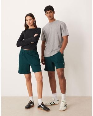 adidas Originals – essential – shorts - Grün