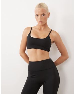 4505 Icon Sujetador Deportivo De Suave Tacto Con Cuello Redondo Y Sujeción Ligera Con Tirantes Ajustables En - Negro