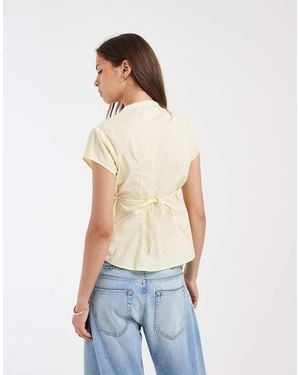 Hollister Camisa Amarilla De Manga Corta Con Cuello Panadero Y Cintura Entallada - Blanco