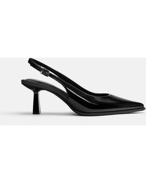 Pull&Bear Chaussures à petit talon et bride arrière en vinyle - Noir