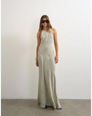 TOPSHOP Maxikleid aus satin mit cut-away-racer-ausschnitt und weitem rock - Mehrfarbig