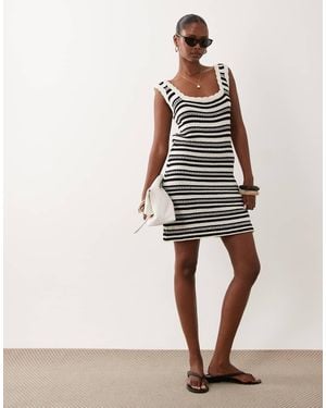 ASOS Vestido Corto Con Cuello Cuadrado De Punto De Croché-Negro