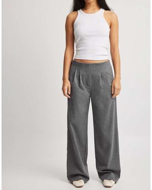 NA-KD Pantaloni Sartoriali Dritti Grigi A Righe - Grigio