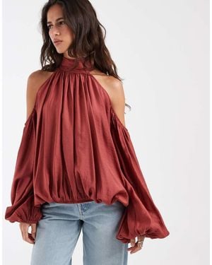 ASOS Blusa Halterneck Con Spalle Scoperte E Volume Cipria - Rosso