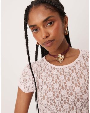 ASOS Choker Necklace On Ribbon With Gold Tone Flower Detail - Red