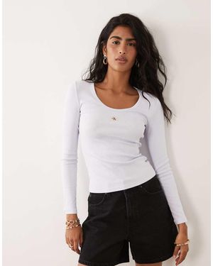 Calvin Klein Camiseta Lila De Manga Larga De Canalé Con Etiqueta De -Violeta - Blanco