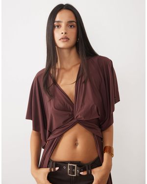 ASOS Fließendes top mit drapierung an den langen ärmeln und twist - Braun