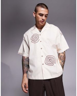 ADPT Camisa Color Crema Extragrande Con Cuello De Solapas Y Estampado De Espiral De -Blanco - Gris