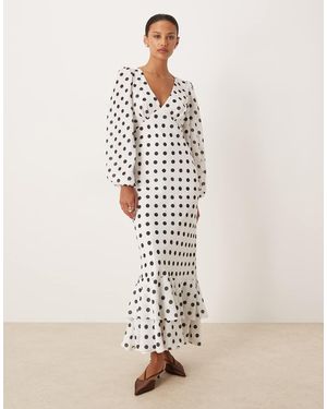LACE & BEADS Long Sleeve Ruffle Hem Maxi Dress - White