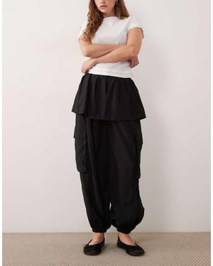 ASOS Pantaloni Neri Con Gamba Balloon E Dettaglio Gonna - Nero