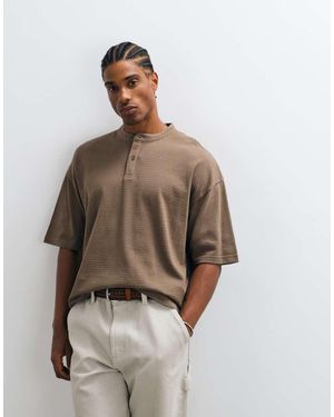 ASOS T-Shirt Squadrata Oversize Con Collo Serafino - Marrone