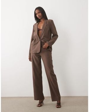 Vila Pantalon d'ensemble habillé coupe ample à fines rayures - chocolat - Marron