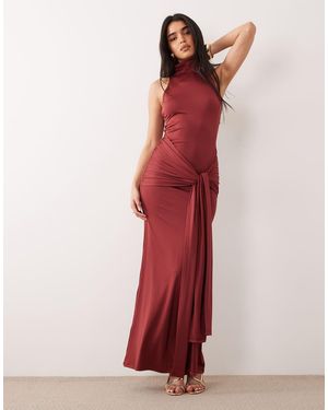 Aria Cove Vestido Largo Ceñido Con Cuello Alto Y Parte Delantera Drapeada De Tejido Ajustado Doble De -Rojo