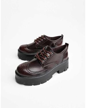 Bershka Scarpe Derby Marroni Con Suola Spessa - Nero