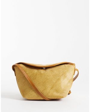 ASOS Kleine umhängetasche aus leder mit haarseite und überschlag - Natur