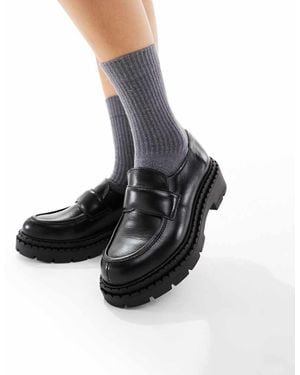 schuh Lawson Chunky Loafer - Black