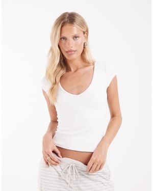Hollister Scoop Neck Baby Tee - White