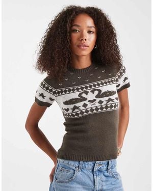Daisy Street Short Sleeve Knit Top With Swan Graphic - Grey