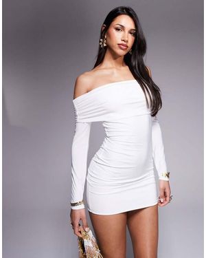 Missy Empire Vestito Corto Fasciante A Doppio Strato Sinuoso Con Scollo Alla Bardot Risvoltato - Bianco