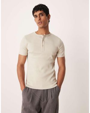 ASOS Geribbeld Muscle Fit T-Shirt Met Henley-Hals Van Superzware Stof - Naturel