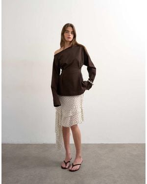 TOPSHOP Cinch Off The Shoulder Top - Brown