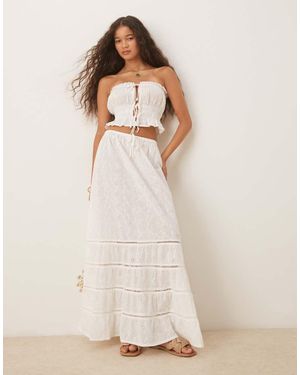 Iisla & Bird Falda Playera Blanca Escalonada Y Fruncida Con Bordado Inglés De - Neutro