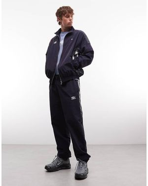 Umbro Pantalones De Chándal Azul Oscuro Y Blancos Holgados De