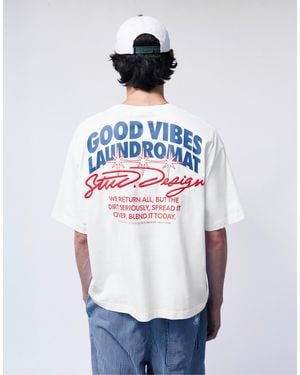 Pull&Bear T-shirt à imprimé graphique laundromat - Blanc