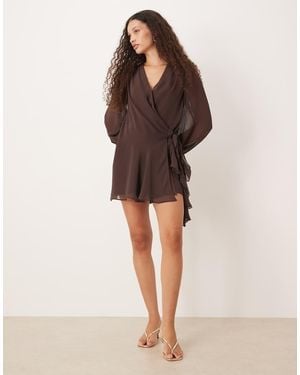 Abercrombie & Fitch Mini Jurk Met Lange Mouwen, Diepuitgesneden Halslijn En Overslag Aan De Voorkant Bruin