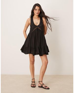 ASOS Vestito Corto Con Scollo Rotondo E Fondo A Punta - Neutro