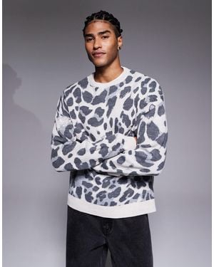 ASOS – oversize-strickpullover mit leopardenmuster - Grau