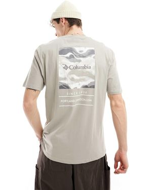 Columbia – barton springs – t-shirt mit gemustertem rückenprint - Grau